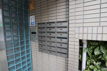 共用ポストとオートロックの操作盤