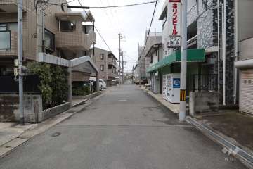 敷地南側の前面道路