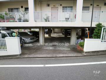 駐車場出入り口