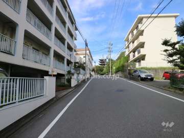 敷地北側の前面道路