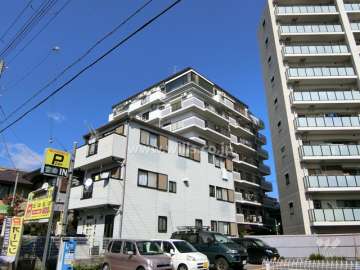 ロイヤル甲南の外観(南西側から)