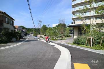 敷地北西側の前面道路