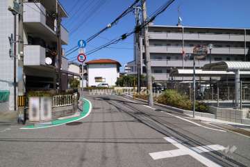 敷地北側の前面道路
