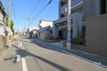 敷地北側の前面道路