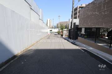 敷地北側の前面道路