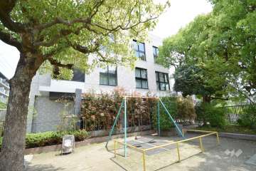 西に隣接したパロス第1遊園