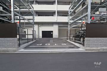 駐車場出入り口