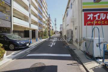 敷地南側の前面道路