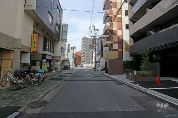 敷地南側の前面道路（東側から）