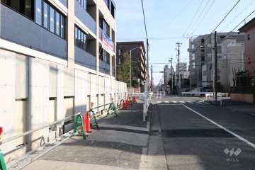 敷地南側の前面道路