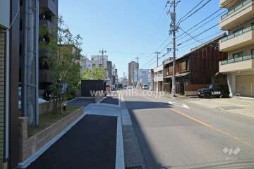 敷地北側の前面道路