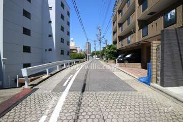 北側前面道路(東側から)