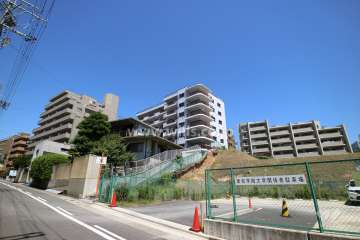 マンション月見台の遠景(南東側から)