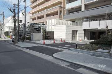 駐車場出入り口