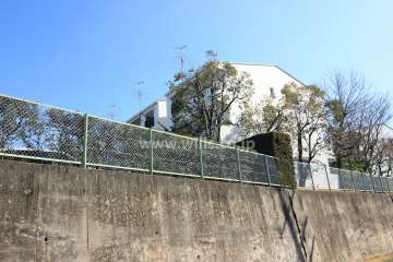八事本町団地９号棟の外観（北西側から）