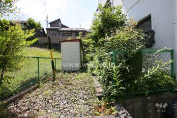 敷地内に設置された倉庫