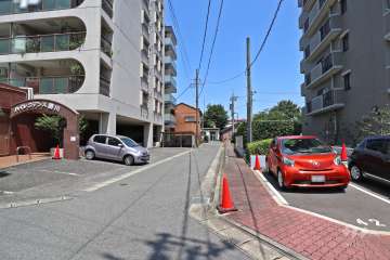 敷地東側の前面道路