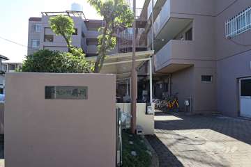 敷地入り口