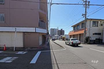 敷地西側前面道路（北側から）