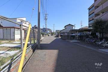 敷地北側の前面道路