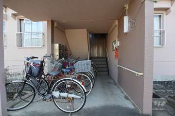 住戸入り口（共用ポスト）