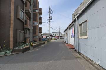 敷地東側の前面道路