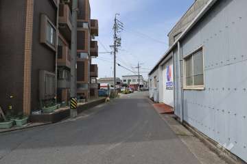 敷地東側の前面道路
