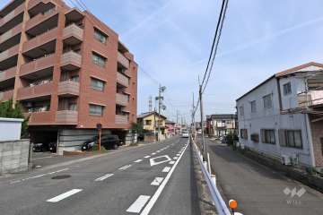 敷地北東側の前面道路