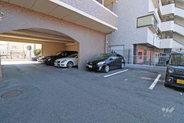 敷地内駐車場（屋外平面式・屋内平面式）