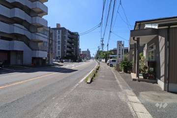 敷地北西側の前面道路