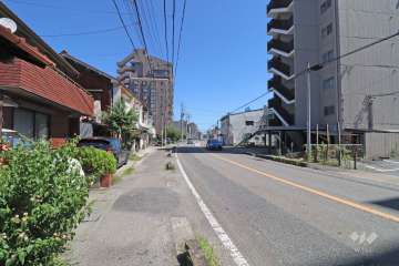 敷地北側の前面道路