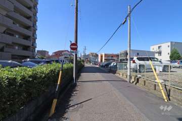 敷地北側の前面道路