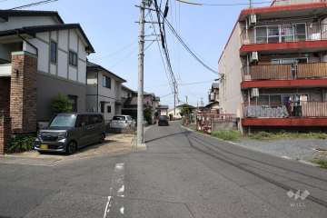 敷地南側の前面道路