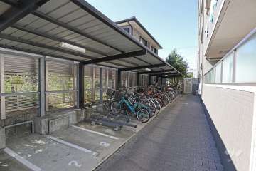 屋根付きの駐輪場