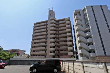ロイヤルシャトー勝川2の外観（北側から）