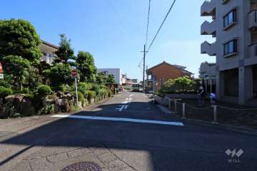 敷地北側の前面道路