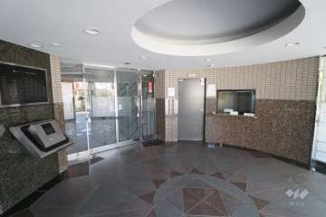 エントランスはオートロック付きです。