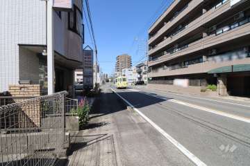 敷地南側の前面道路