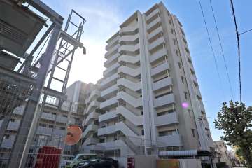 ローレルコート岩成台の外観（北側から）