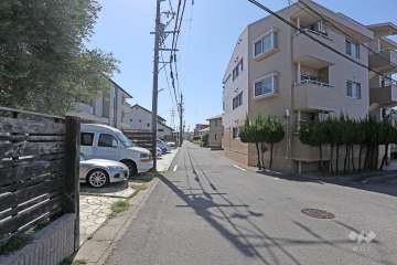 敷地東側の前面道路