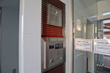 オートロックと案内板