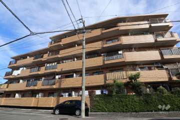 マンションの外観（南側から）