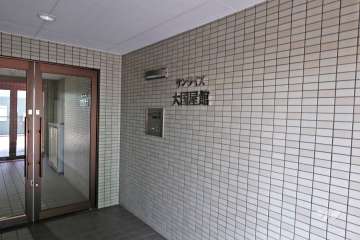 エントランスはオートロック付きです。