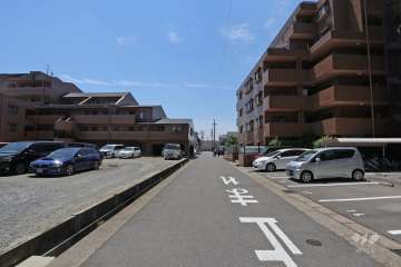 敷地東側の前面道路