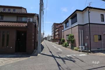 敷地東側の前面道路