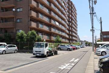 敷地南側の前面道路