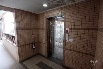 共用のエレベーター