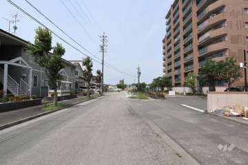 敷地南側の前面道路