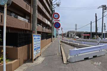 敷地南側の前面道路