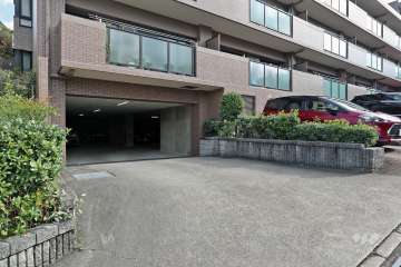 屋内駐車場入り口
